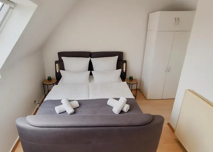 Self-check-in In Mit Parkplatz Nahe Messe, Frankfurt Und Flughafen Apartment